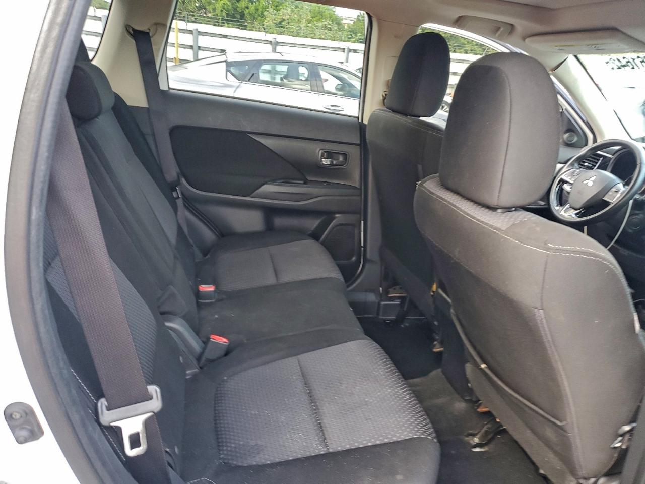 2018 MITSUBISHI OUTLANDER SE photo 11