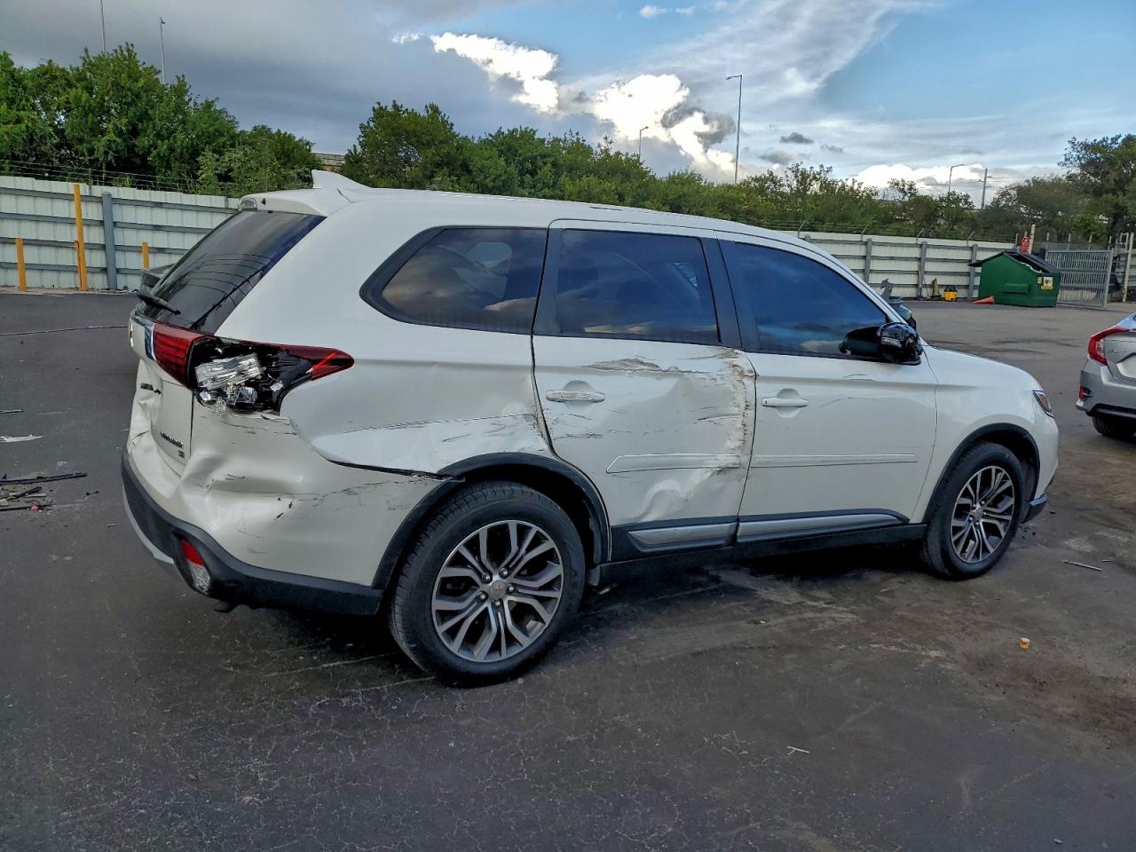 2018 MITSUBISHI OUTLANDER SE photo 3