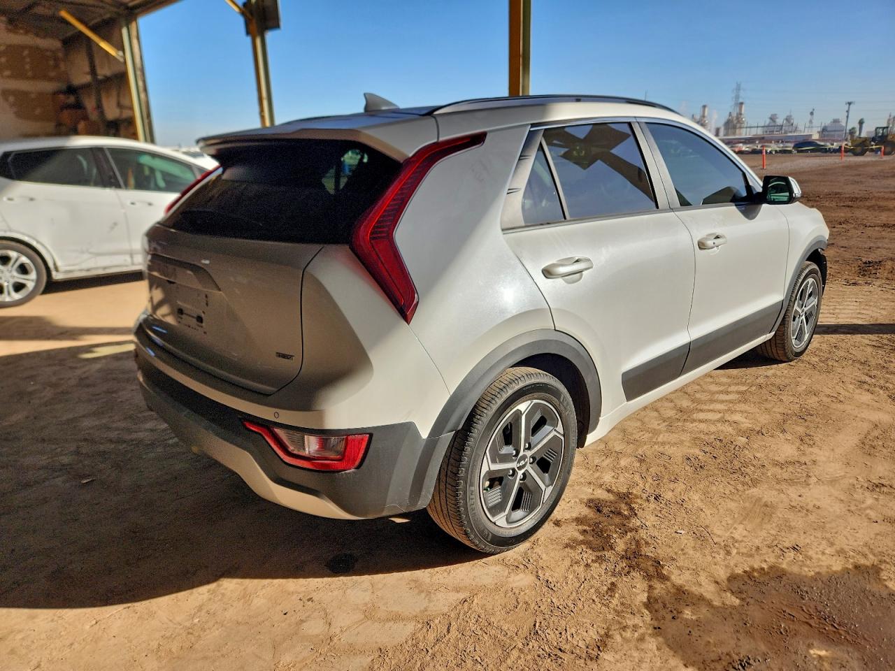 2023 KIA NIRO EX photo 3