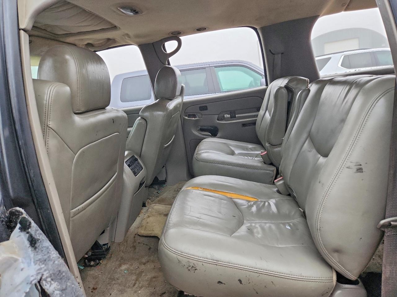 2004 GMC YUKON XL photo 11