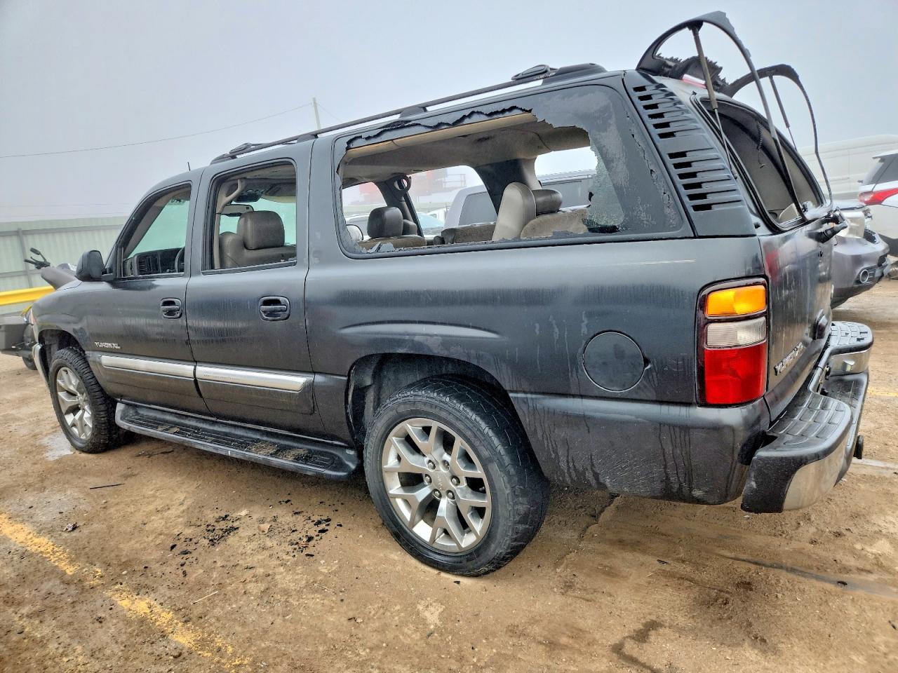 2004 GMC YUKON XL photo 2