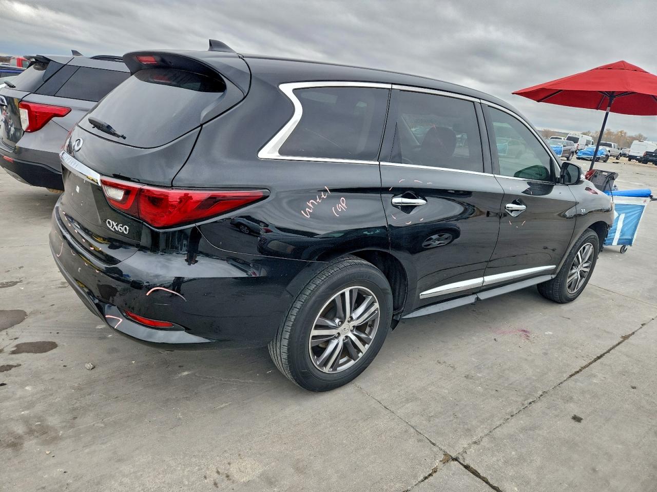 2020 INFINITI QX60 LUXE photo 3