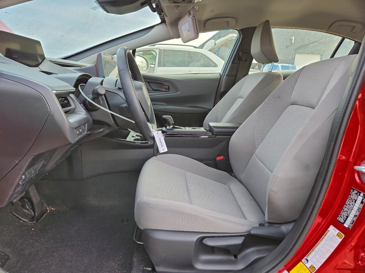 2025 TOYOTA PRIUS LE photo 13
