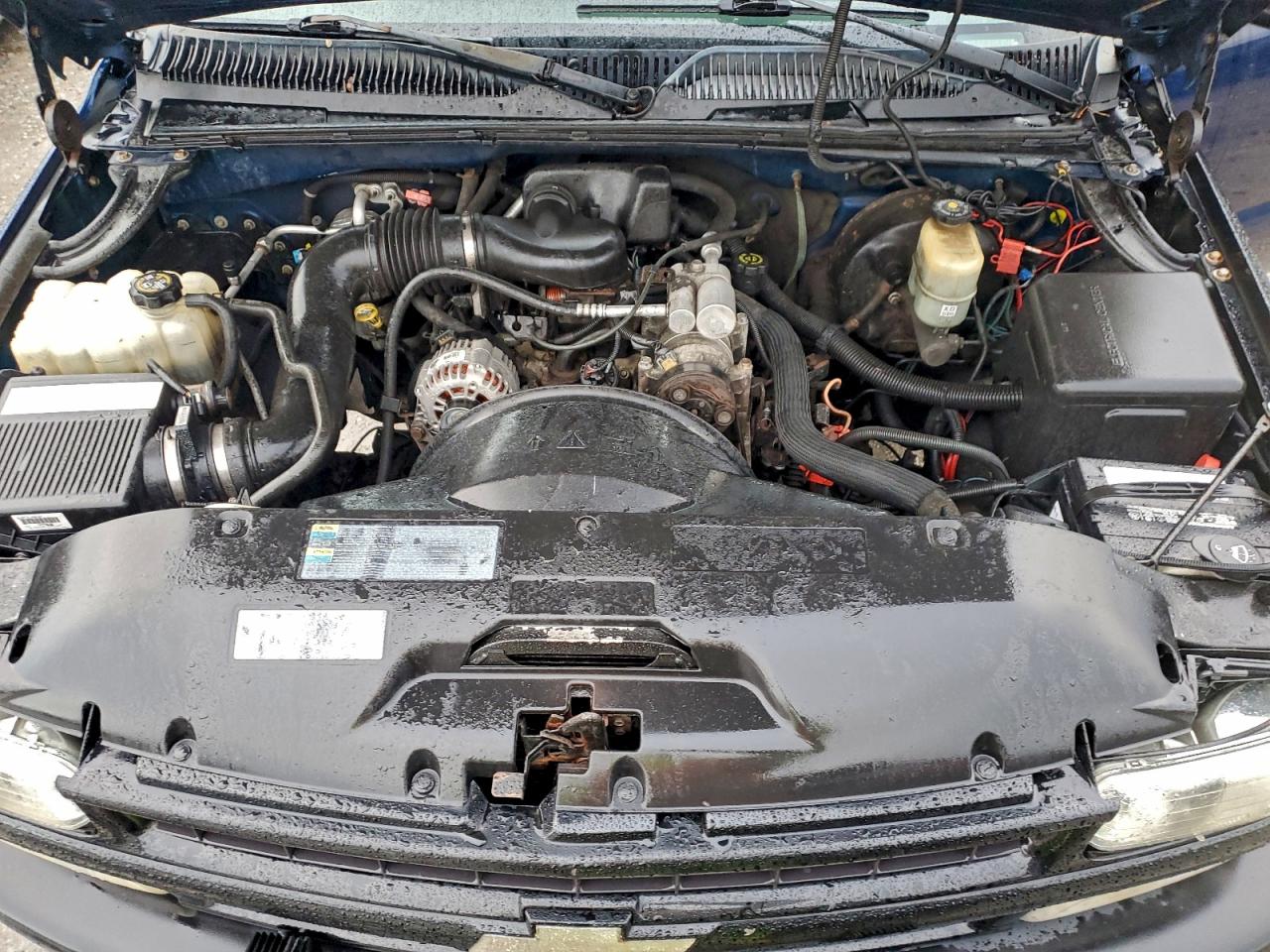 2002 CHEVROLET SILVERADO C1500 photo 11