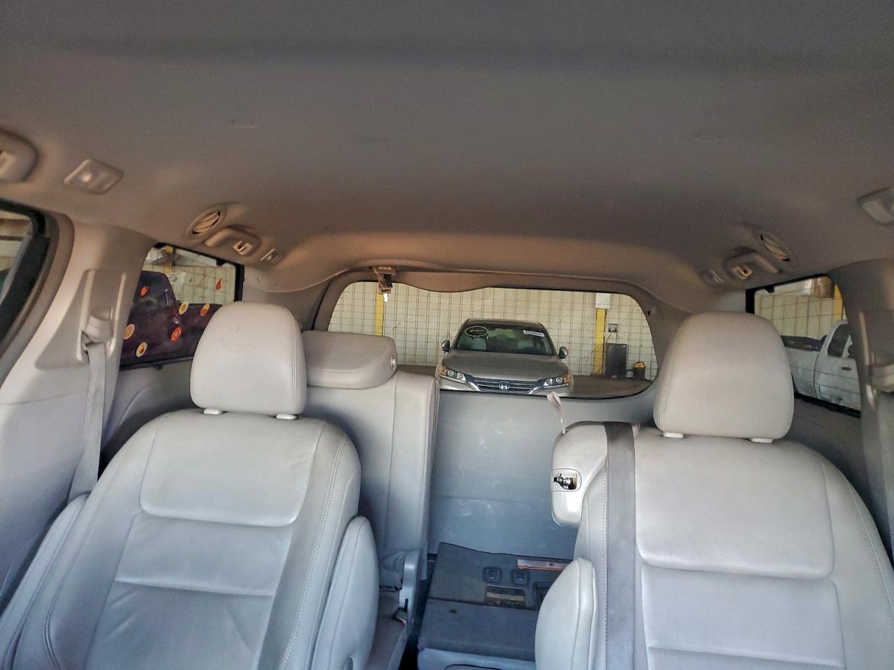 2017 TOYOTA SIENNA XLE photo 19