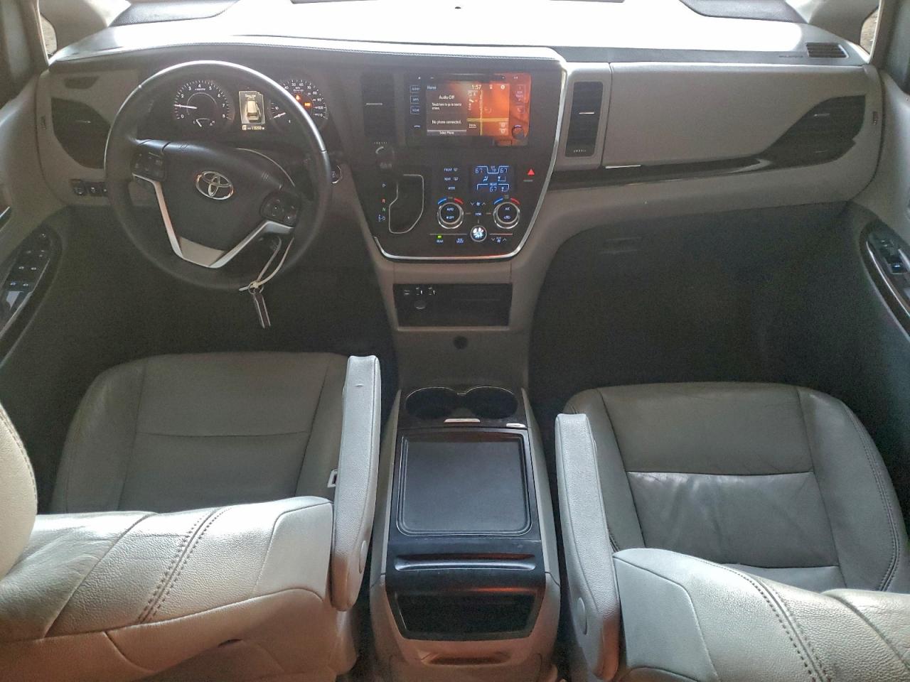 2017 TOYOTA SIENNA XLE photo 15