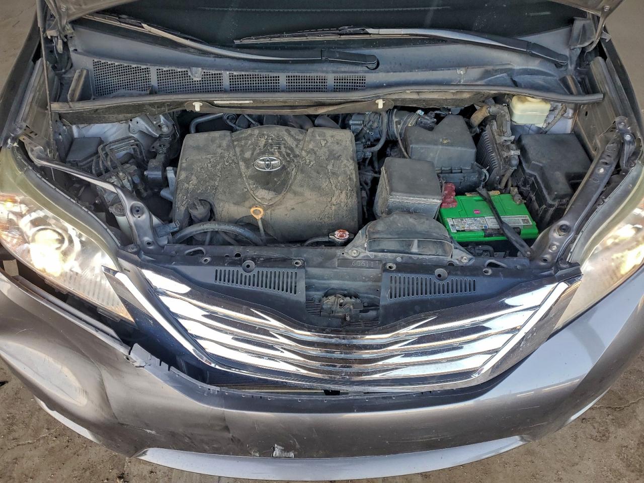2017 TOYOTA SIENNA XLE photo 23