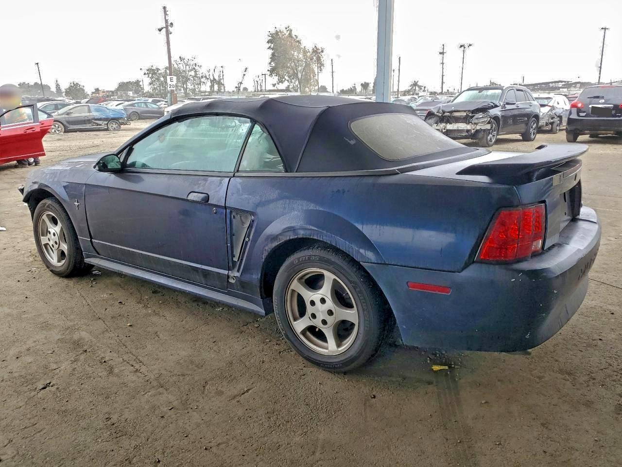 2002 FORD MUSTANG photo 2