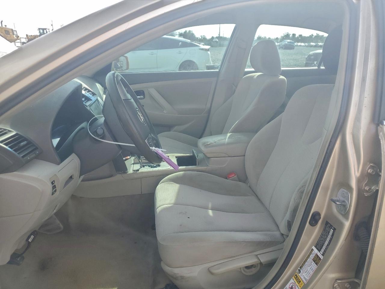 2010 TOYOTA CAMRY BASE photo 7