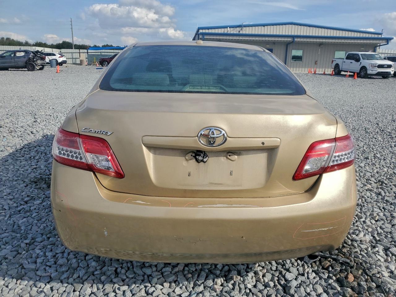 2010 TOYOTA CAMRY BASE photo 6
