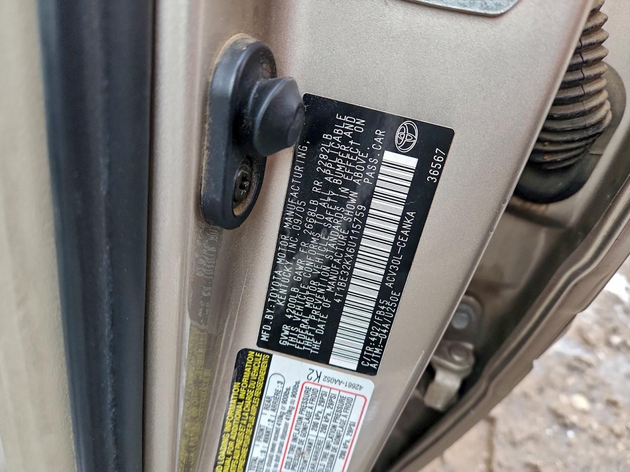 2006 TOYOTA CAMRY LE photo 12