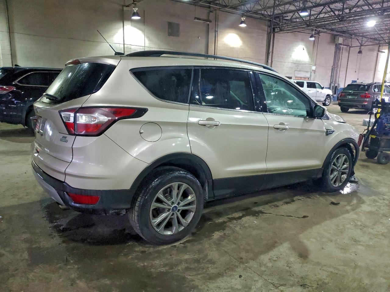2017 FORD ESCAPE SE photo 5