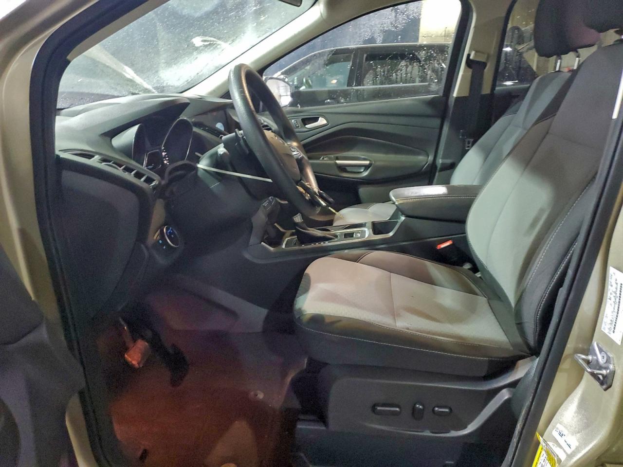 2017 FORD ESCAPE SE photo 13