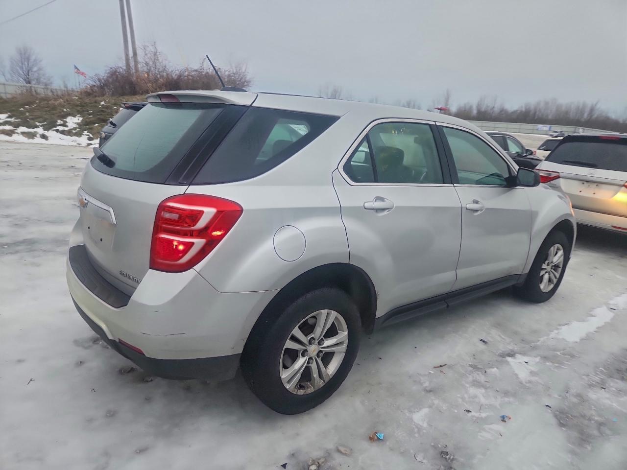 2016 CHEVROLET EQUINOX LS photo 3