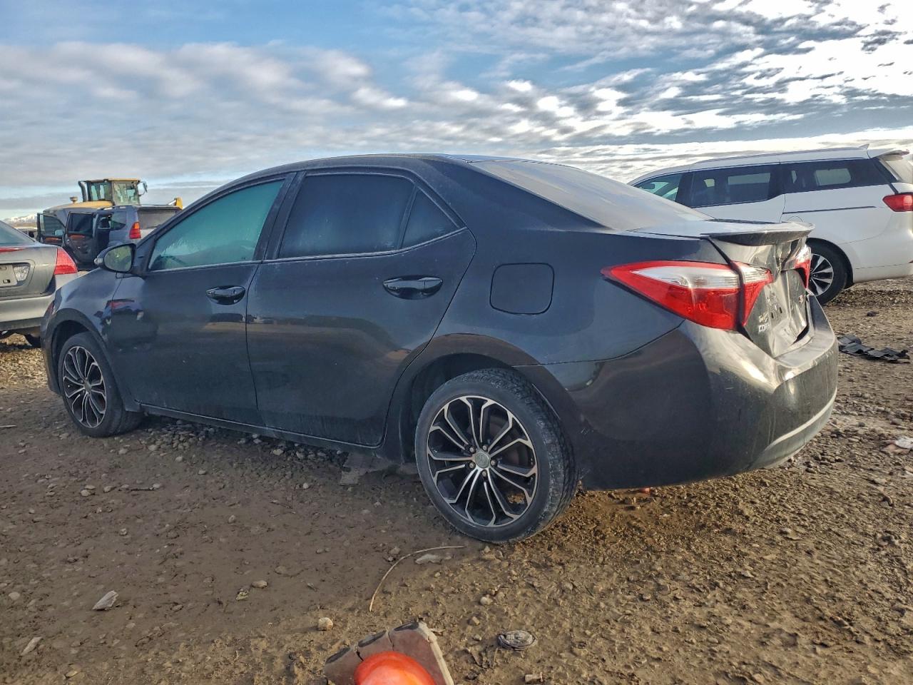 2014 TOYOTA COROLLA L photo 2
