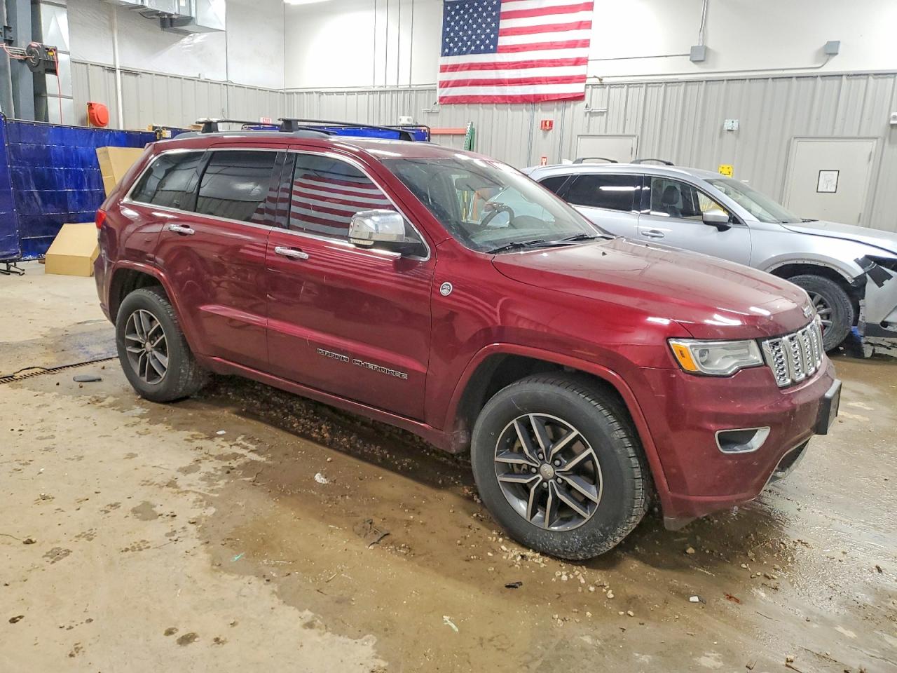 2018 JEEP GRAND CHEROKEE OVERLAND photo 4