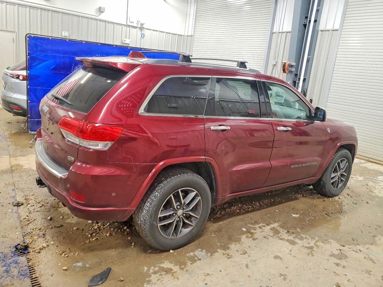 2018 JEEP GRAND CHEROKEE OVERLAND photo 3
