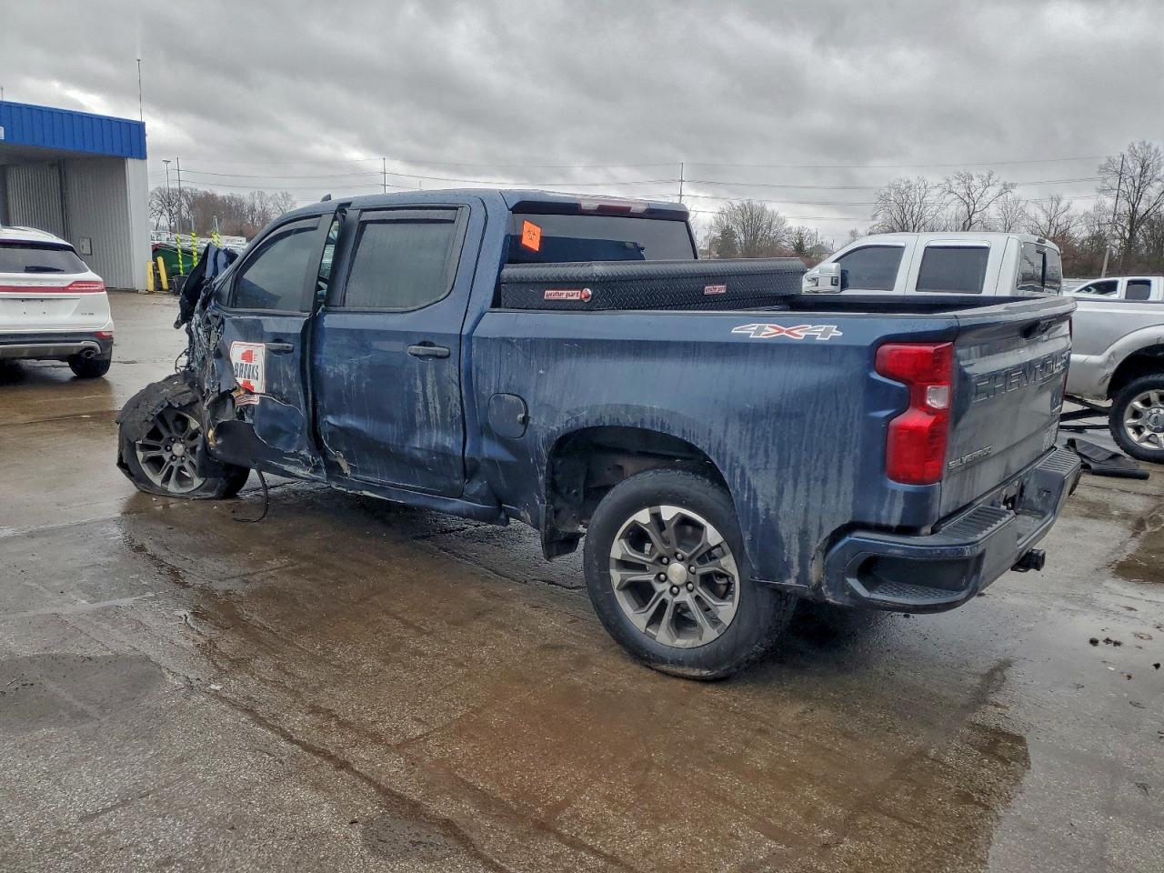 2023 CHEVROLET SILVERADO K1500 CUSTOM photo 2