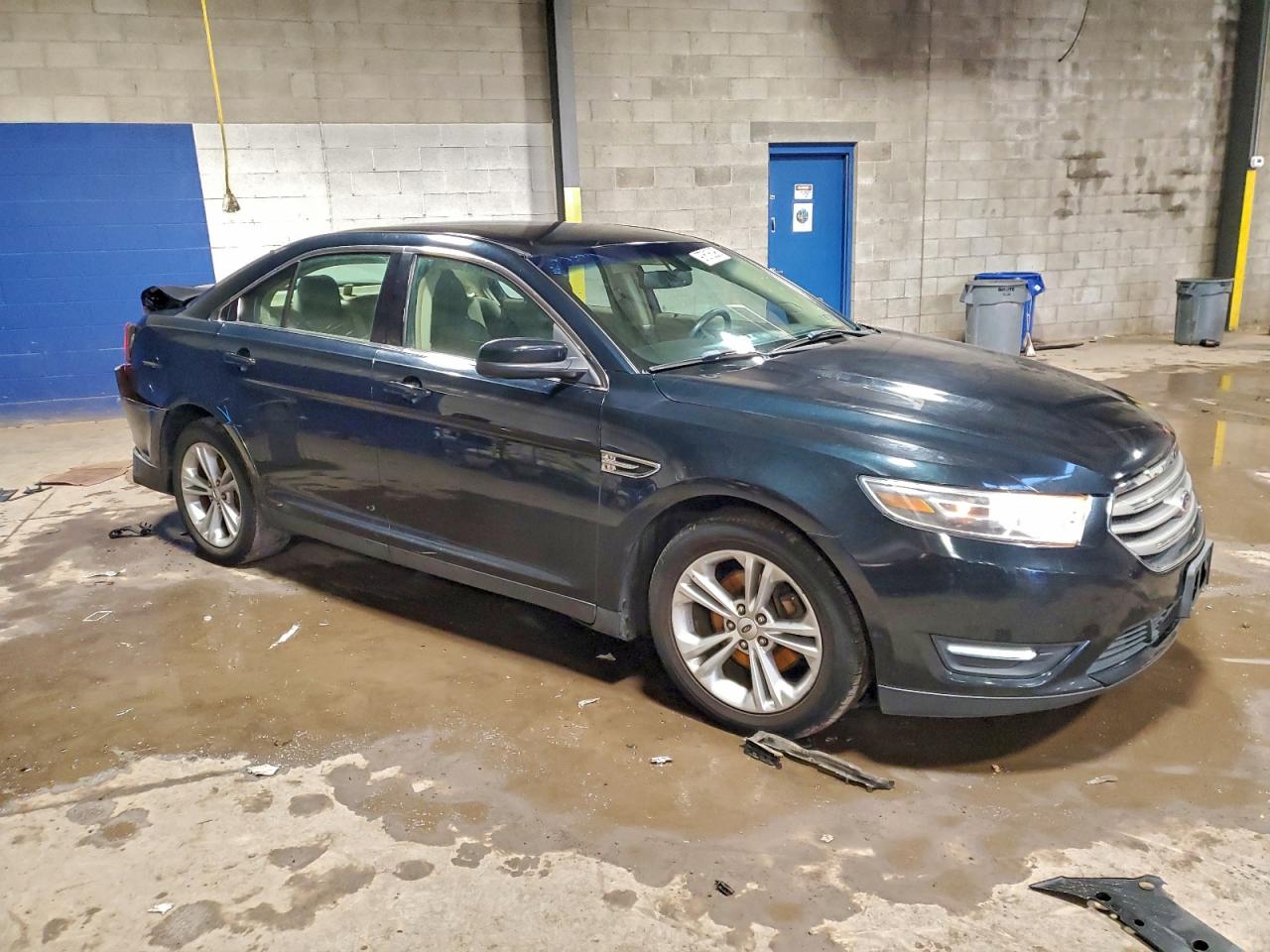 2014 FORD TAURUS photo 4