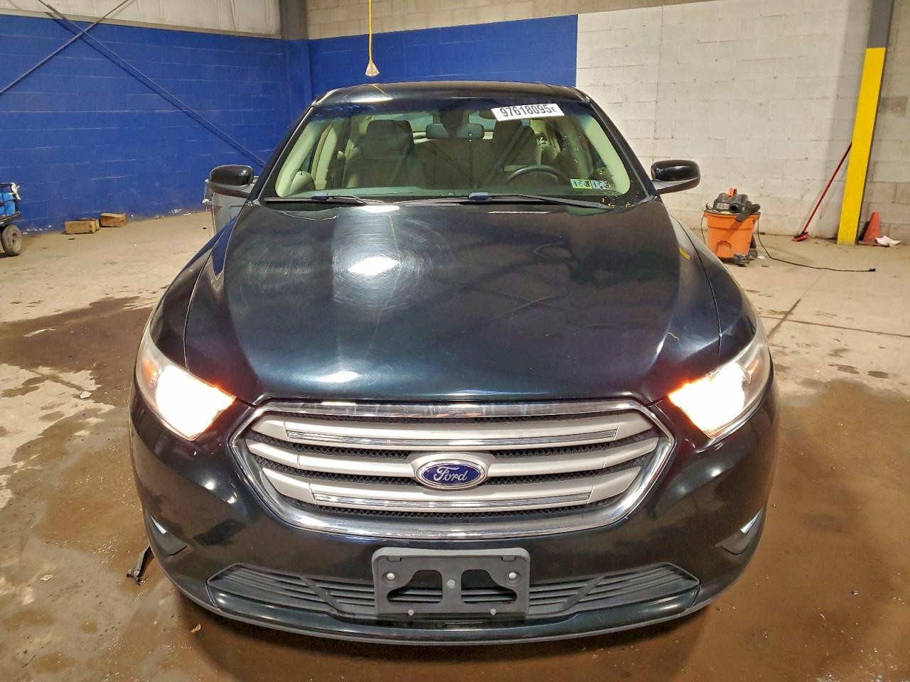 2014 FORD TAURUS photo 5