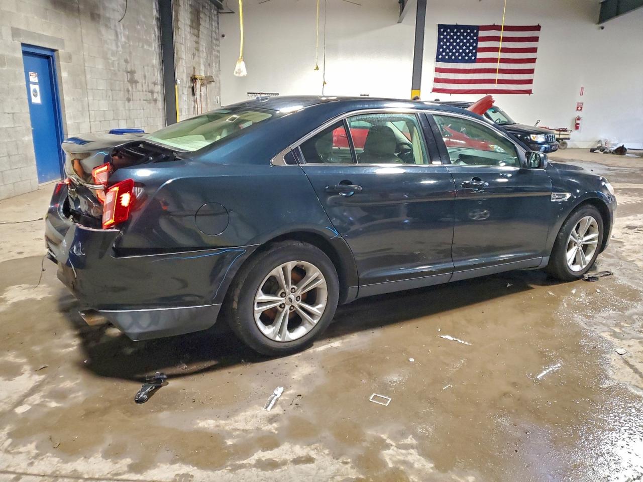 2014 FORD TAURUS photo 3