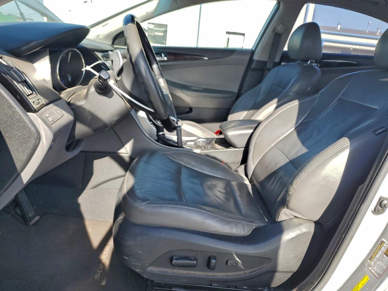 2013 HYUNDAI SONATA SE photo 13