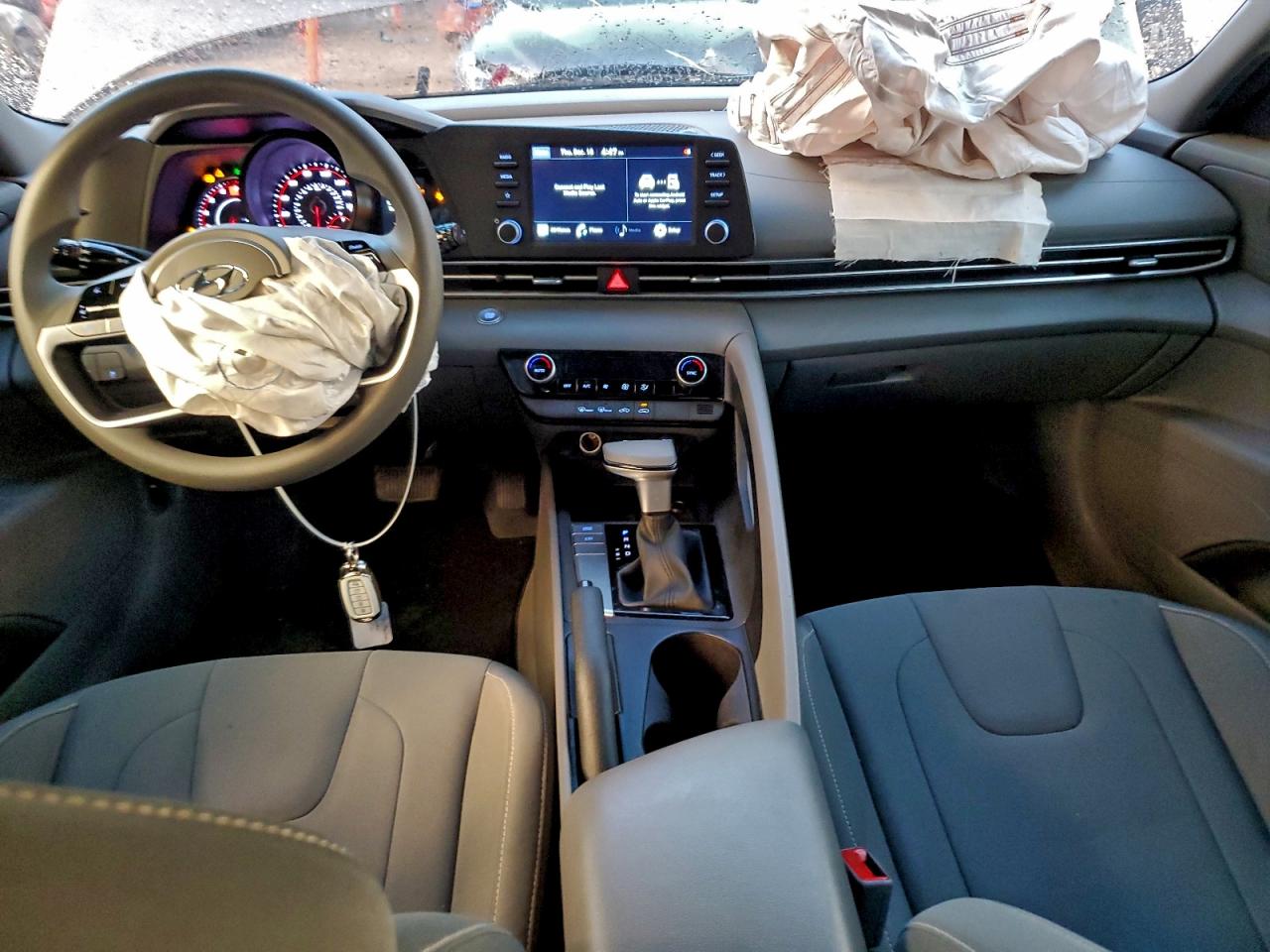 2022 HYUNDAI ELANTRA SEL photo 8