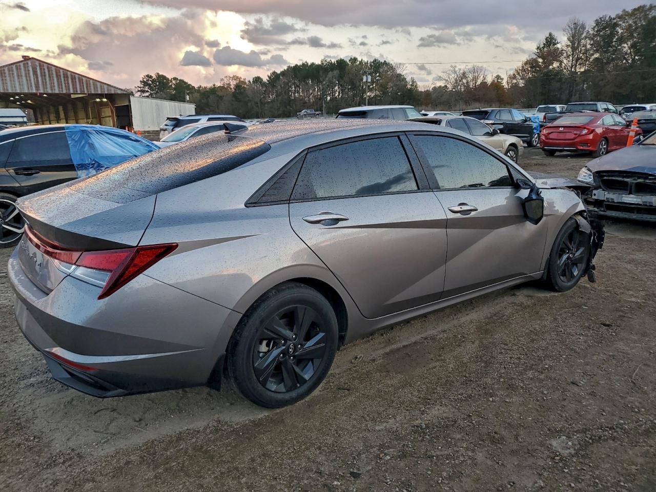 2022 HYUNDAI ELANTRA SEL photo 3