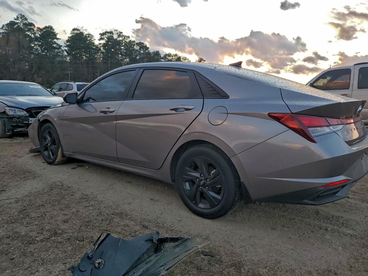 2022 HYUNDAI ELANTRA SEL photo 2