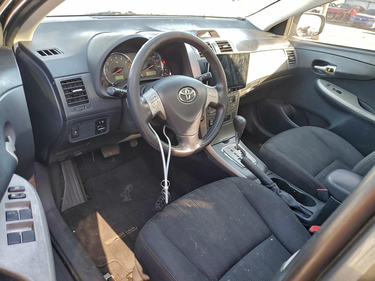2013 TOYOTA COROLLA photo 15