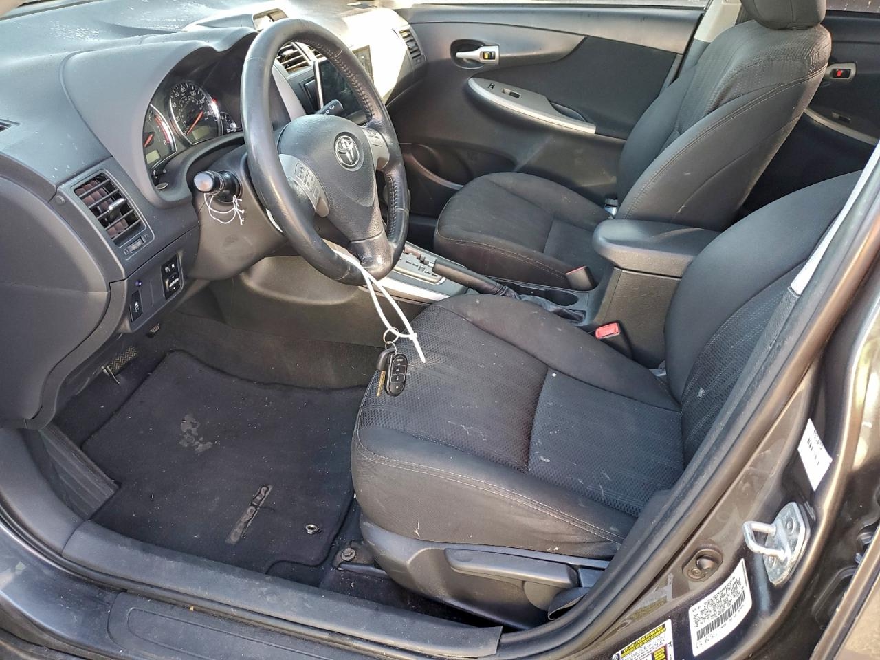 2013 TOYOTA COROLLA photo 13