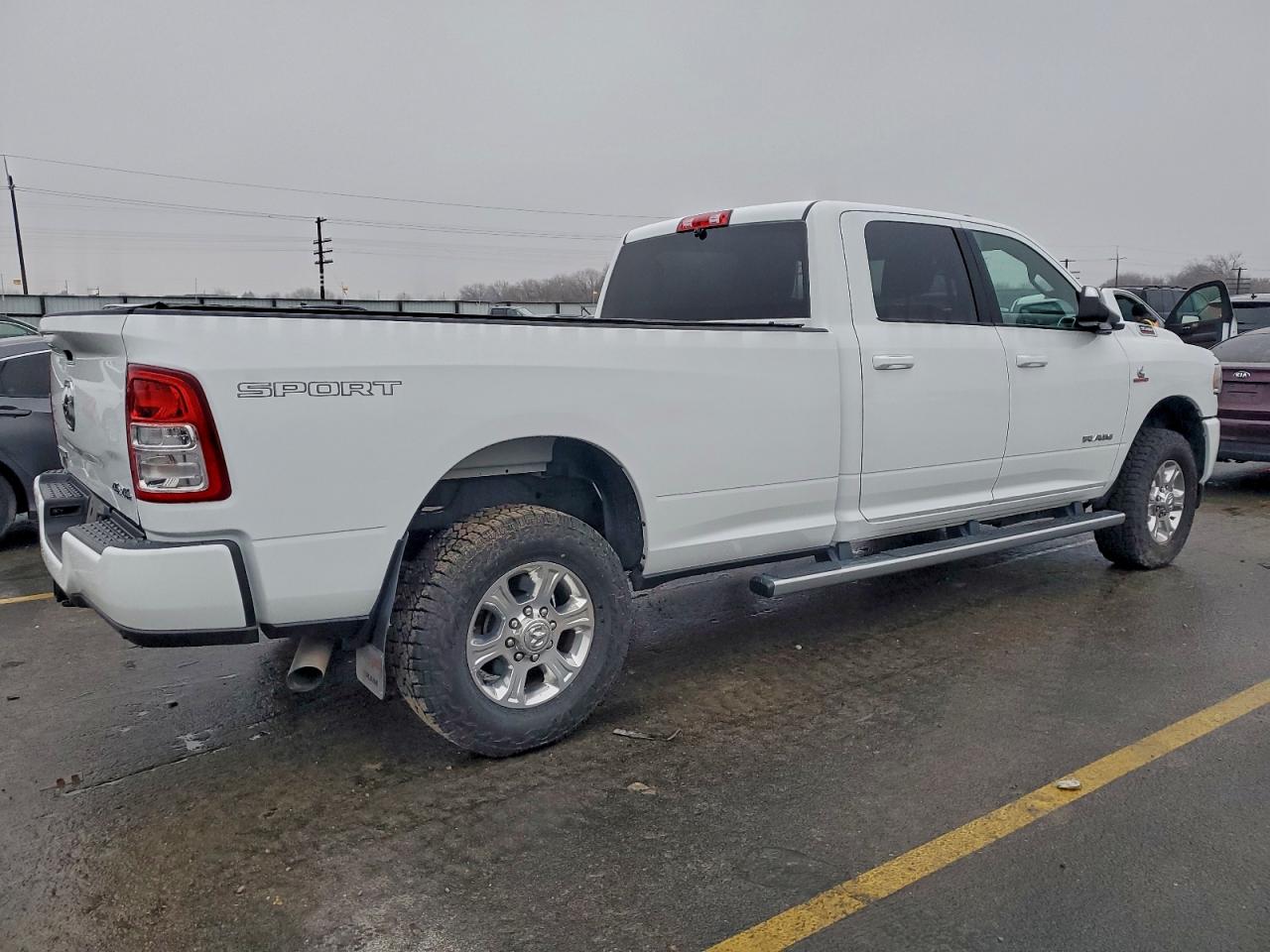 2022 RAM 3500 BIG HORN/LONE STAR photo 3