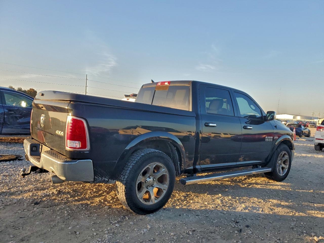 2016 RAM 1500 LARAMIE photo 3