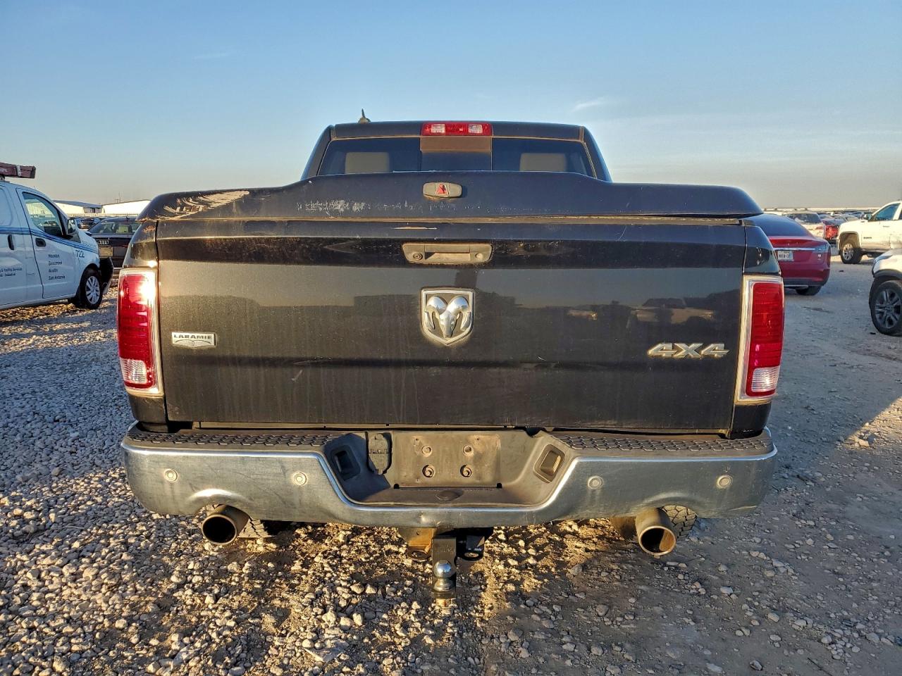 2016 RAM 1500 LARAMIE photo 6