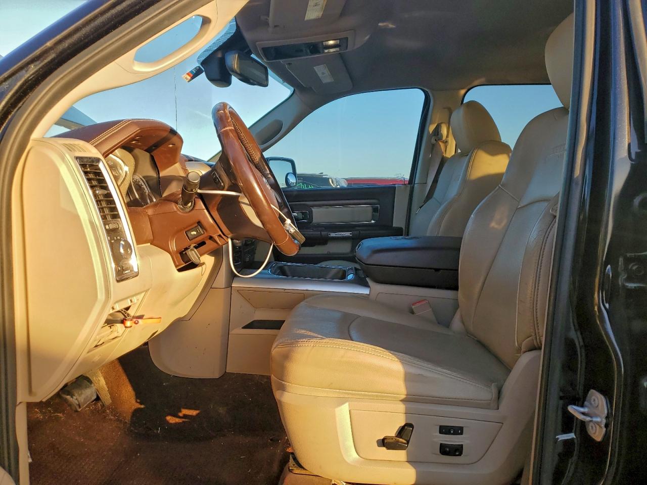 2016 RAM 1500 LARAMIE photo 7