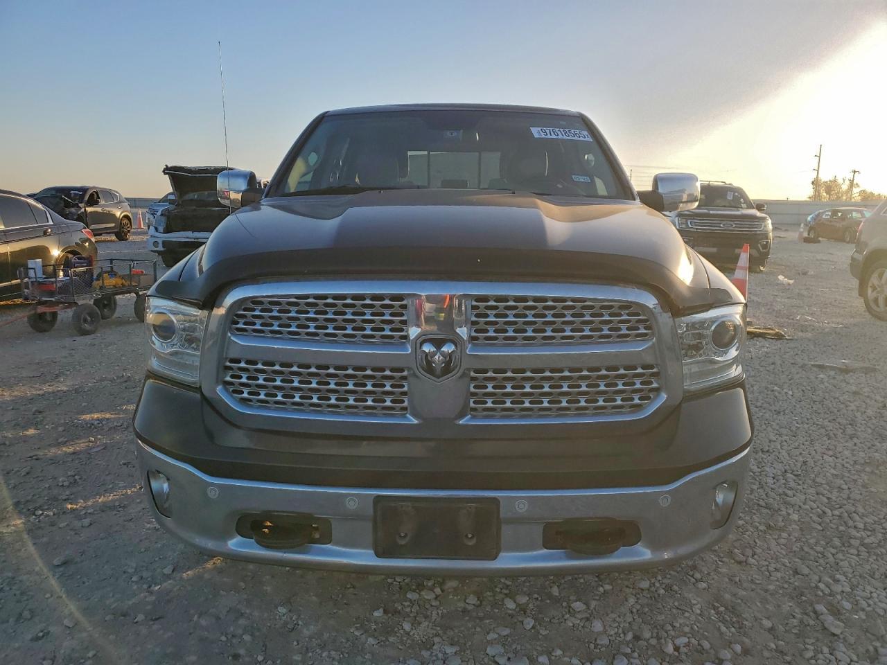 2016 RAM 1500 LARAMIE photo 5