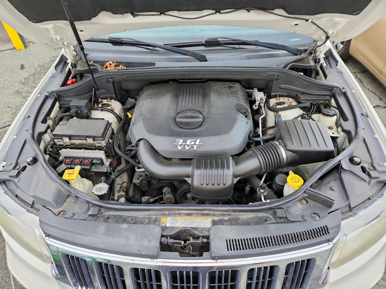 2012 JEEP GRAND CHEROKEE LAREDO photo 12