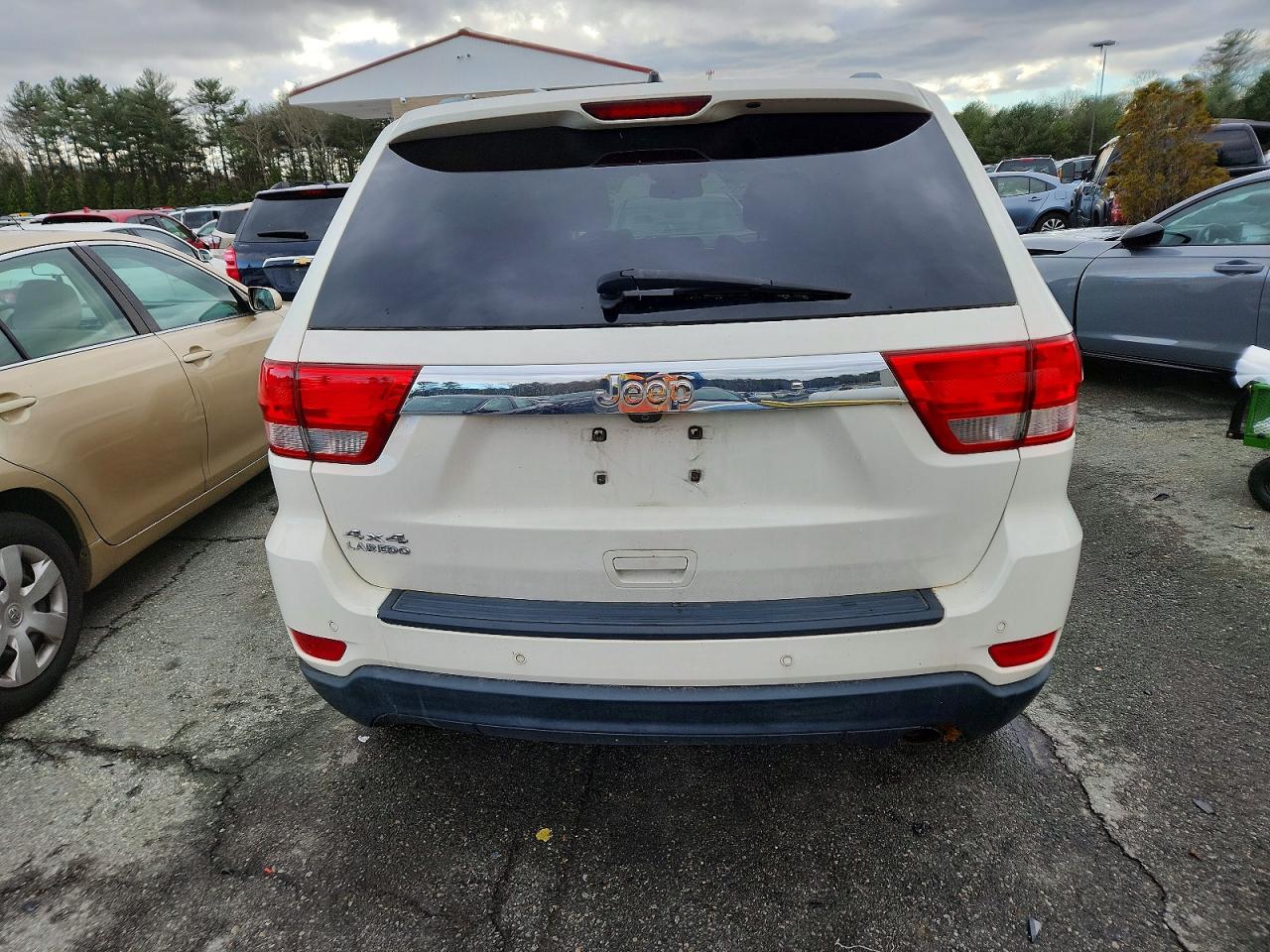 2012 JEEP GRAND CHEROKEE LAREDO photo 6