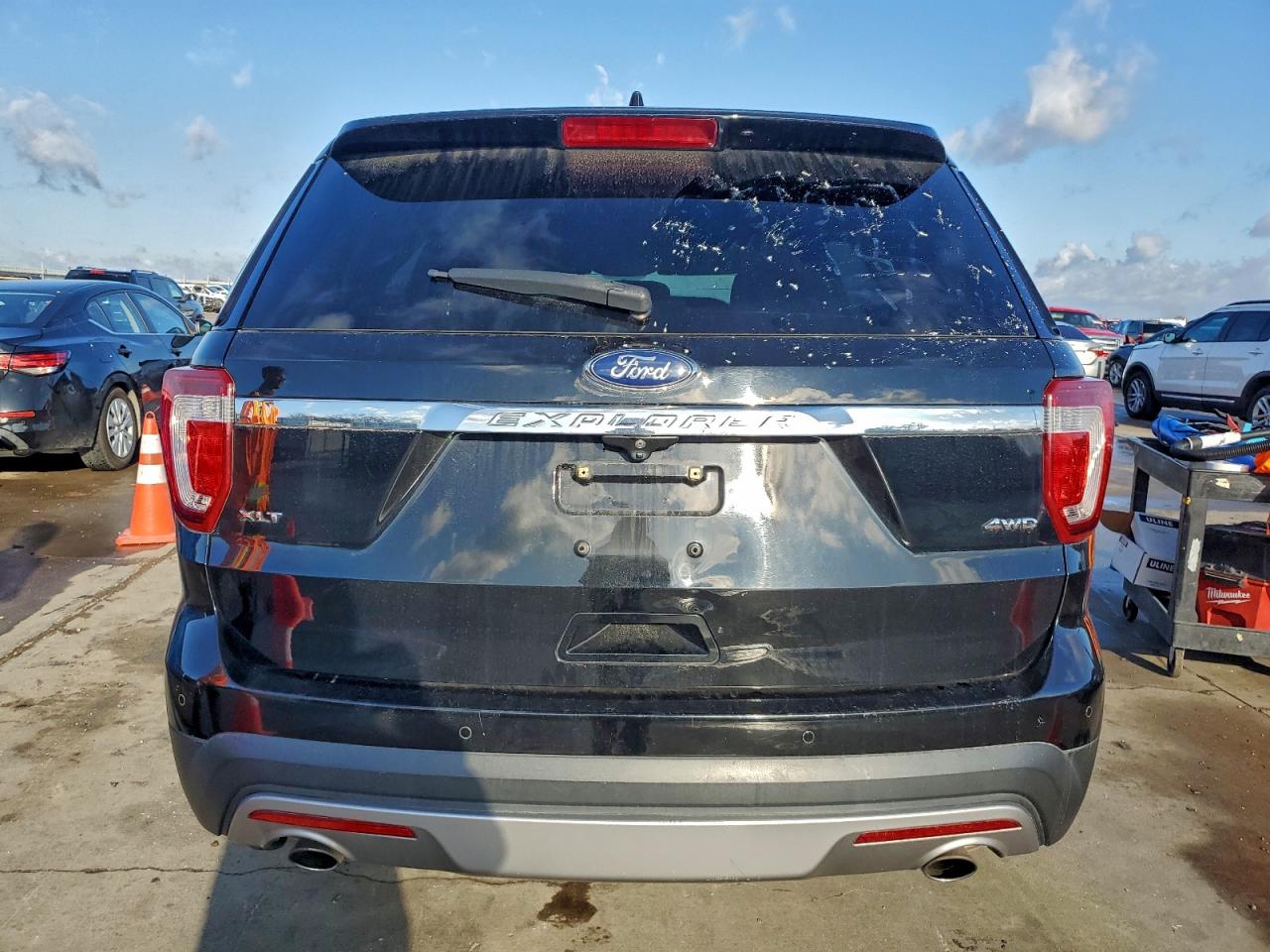 2017 FORD EXPLORER XLT photo 11