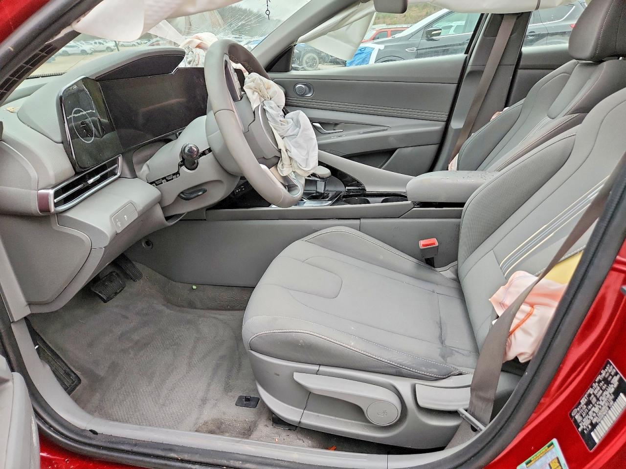 2024 HYUNDAI ELANTRA SEL photo 13