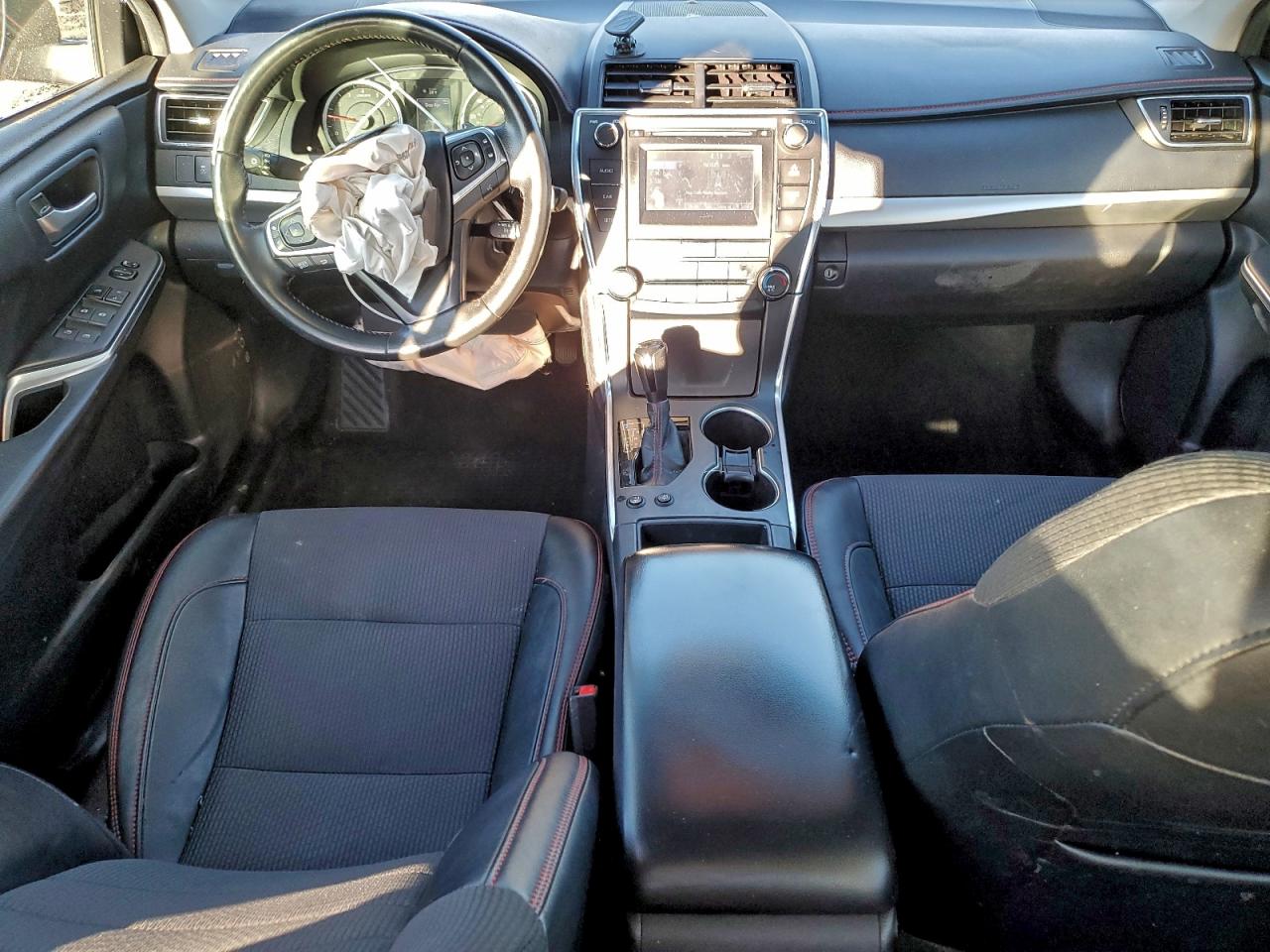 2017 TOYOTA CAMRY SE photo 8