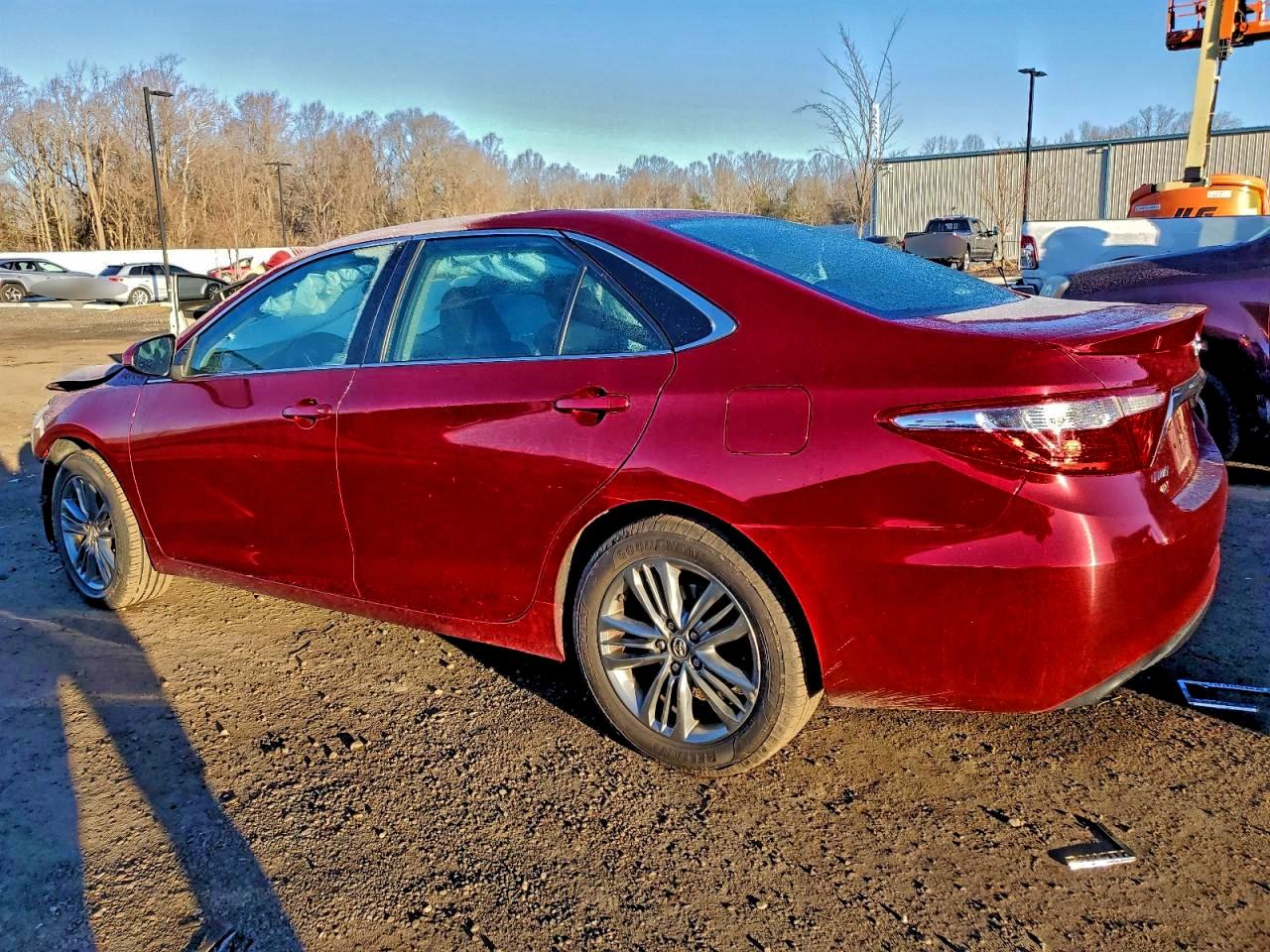 2017 TOYOTA CAMRY SE photo 2