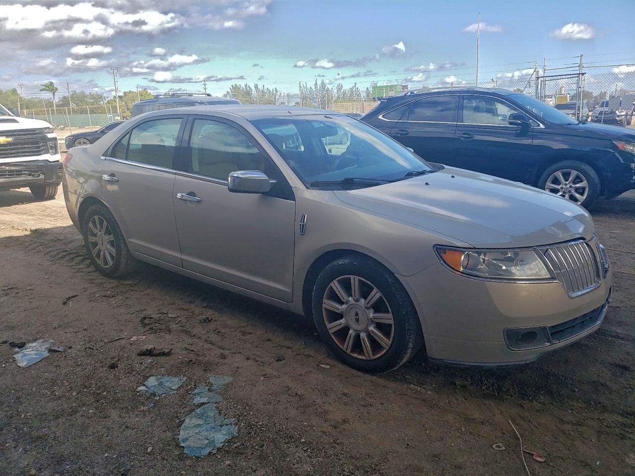 2010 LINCOLN MKZ photo 4