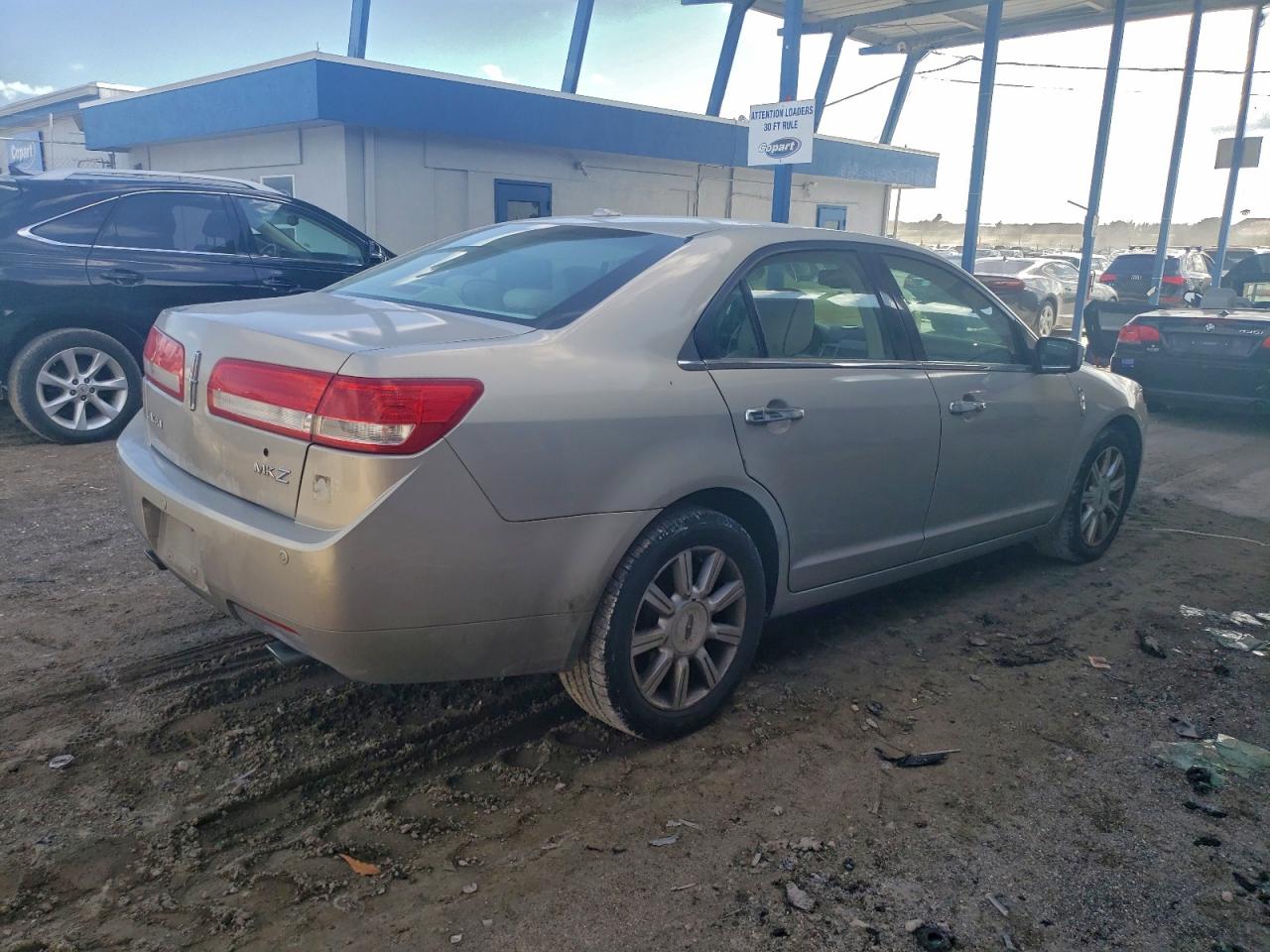 2010 LINCOLN MKZ photo 3