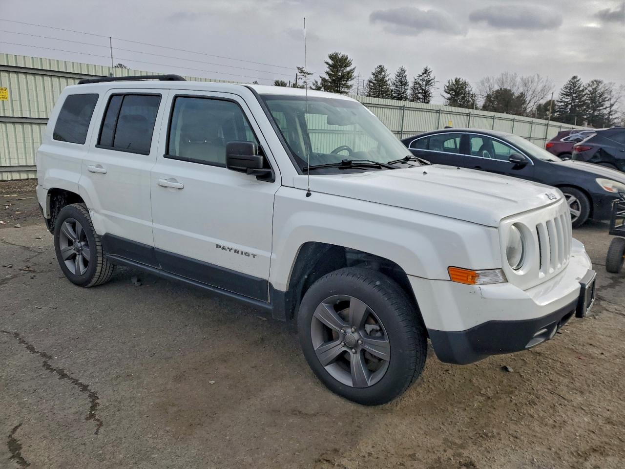 2015 JEEP PATRIOT LATITUDE photo 4