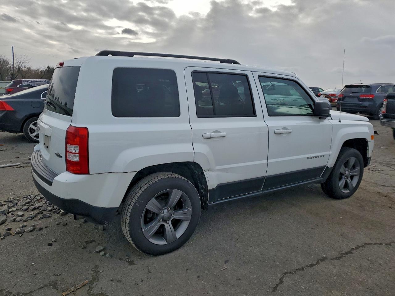 2015 JEEP PATRIOT LATITUDE photo 3