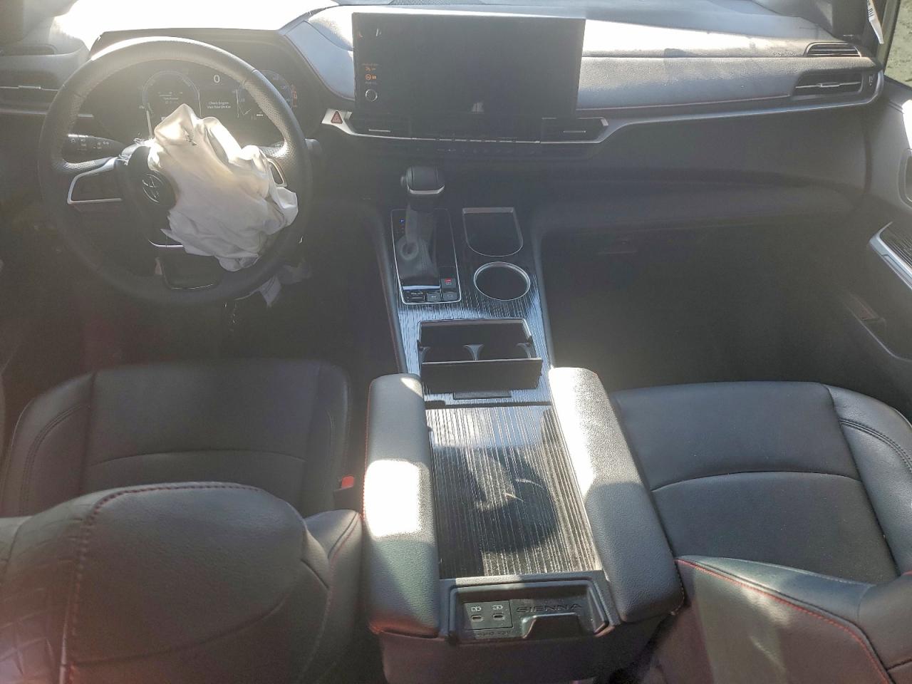 2025 TOYOTA SIENNA XSE photo 8
