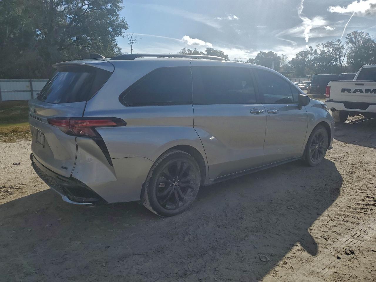 2025 TOYOTA SIENNA XSE photo 3