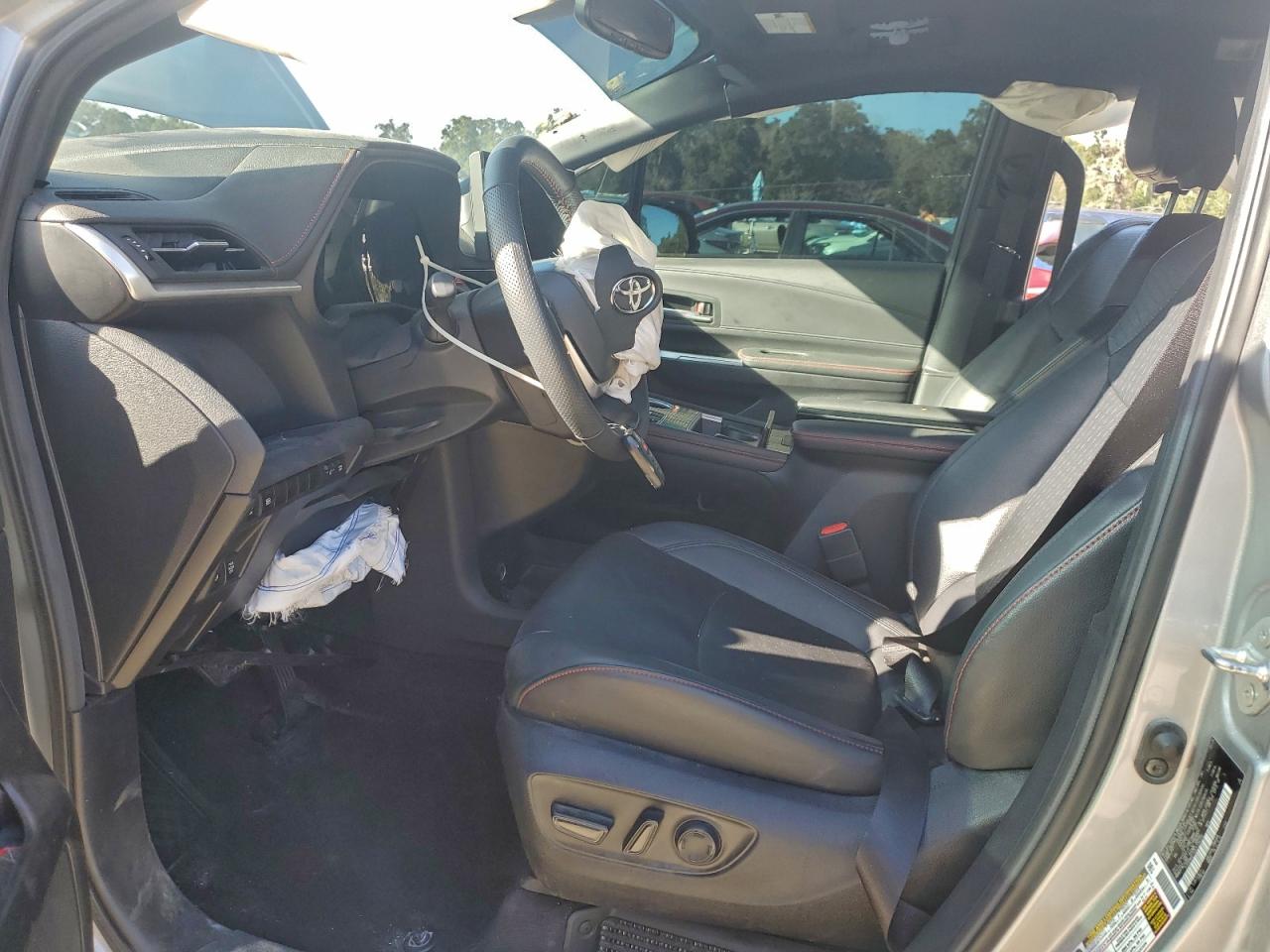 2025 TOYOTA SIENNA XSE photo 7