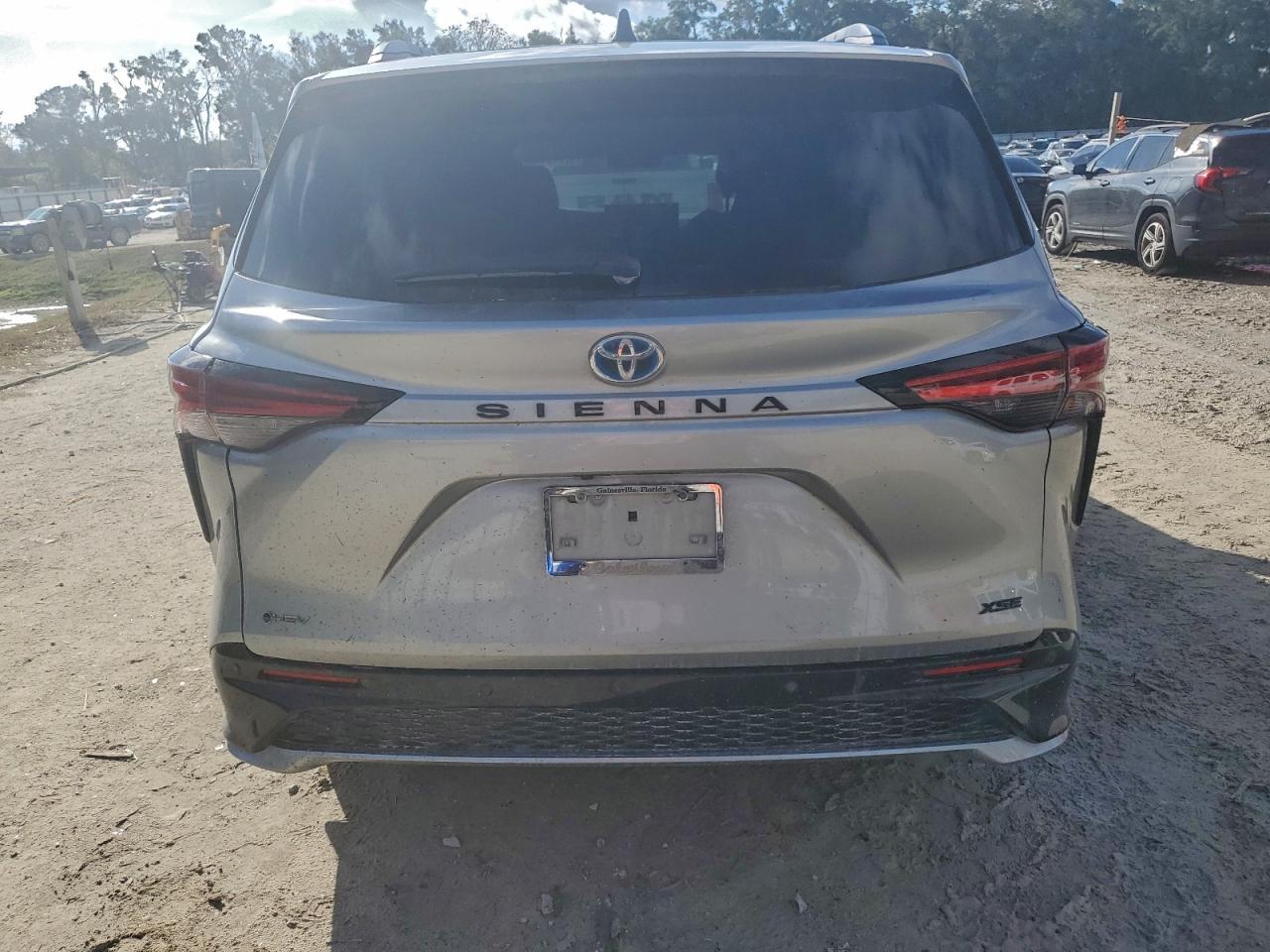 2025 TOYOTA SIENNA XSE photo 6